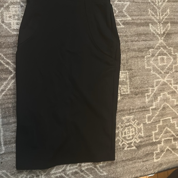 Black dress - Picture 3 of 4